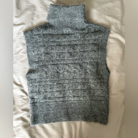 Old Navy Grey Sleeveless Turtle Neck Sweater Vest - Picture 8 of 8